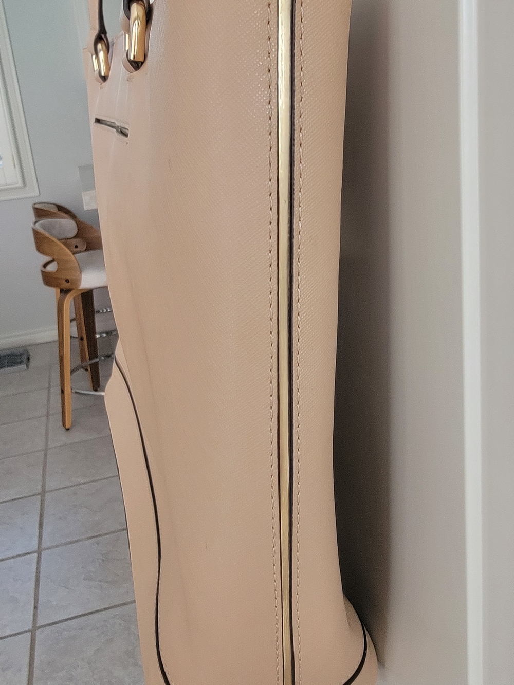 Michael Kors Beige Tote Bag - Elegant Saffiano Leather Shoulder Bag - Picture 3 of 8